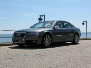 Audi S8 2008 года